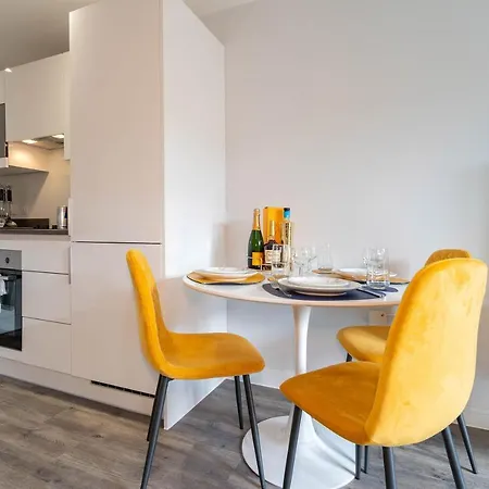 Apartment Maevela - Jungle Vibe Luxury Centre 1 Bed - New Build - Centre, Digbeth - Rooftop Terrace - Ps4 & Smart Tv's