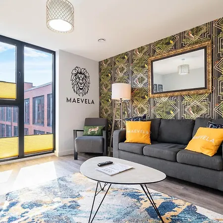 Maevela - Jungle Vibe Luxury Centre 1 Bed - New Build - Centre, Digbeth - Rooftop Terrace - Ps4 & Smart Tv's * Birmingham