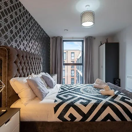 Maevela - Jungle Vibe Luxury Centre 1 Bed - New Build - Centre, Digbeth - Rooftop Terrace - Ps4 & Smart Tv's Birmingham