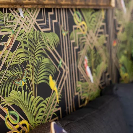 Maevela - Jungle Vibe Luxury Centre 1 Bed - New Build - Centre, Digbeth - Rooftop Terrace - Ps4 & Smart Tv's