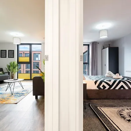 Apartment Maevela - Jungle Vibe Luxury Centre 1 Bed - New Build - Centre, Digbeth - Rooftop Terrace - Ps4 & Smart Tv's *