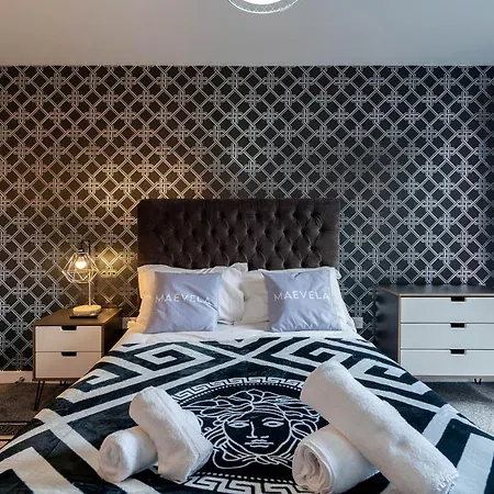 Maevela - Jungle Vibe Luxury Centre 1 Bed - New Build - Centre, Digbeth - Rooftop Terrace - Ps4 & Smart Tv's Birmingham