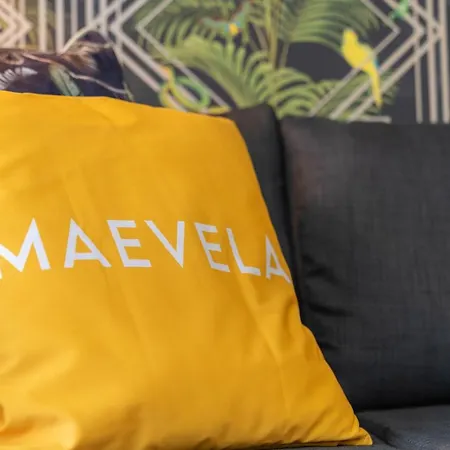 Maevela - Jungle Vibe Luxury Centre 1 Bed - New Build - Centre, Digbeth - Rooftop Terrace - Ps4 & Smart Tv's Apartment *