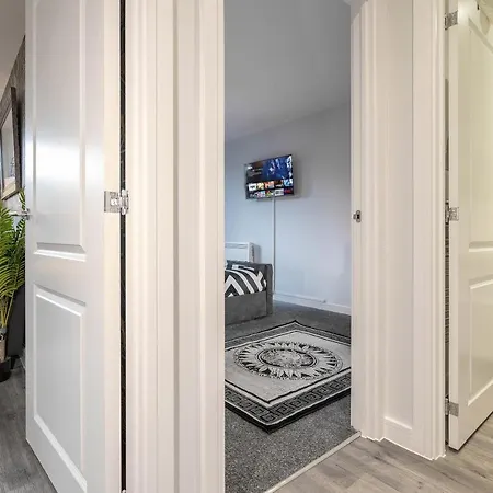 Maevela - Jungle Vibe Luxury Centre 1 Bed - New Build - Centre, Digbeth - Rooftop Terrace - Ps4 & Smart Tv's Apartment
