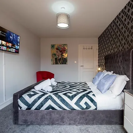 Maevela - Jungle Vibe Luxury Centre 1 Bed - New Build - Centre, Digbeth - Rooftop Terrace - Ps4 & Smart Tv's